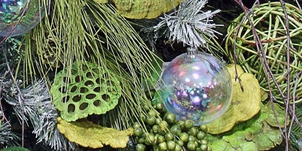 4 Tips to Make Your Holiday Displays Shine