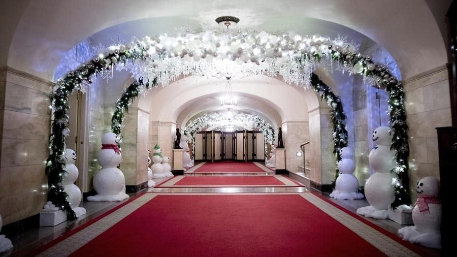 2016 White House Décor Includes Gingerbread, Pom-Poms and Tulips